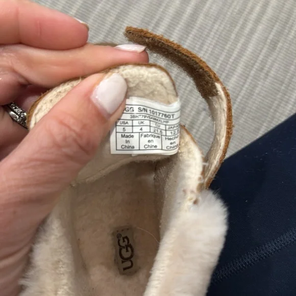 Excellent like new condition Baby Uggs with rubber soles Size 5